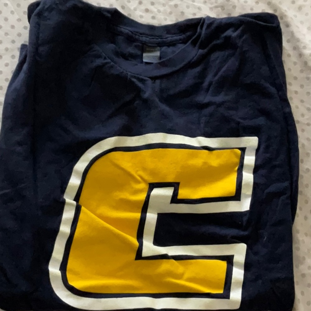 University Of TN Chatt t shirt